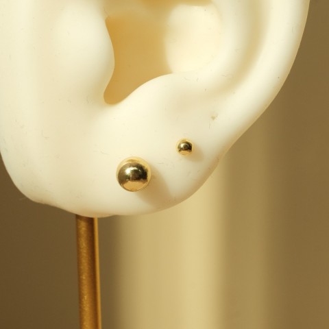 MEDIUM BALL STUD EARRINGS (5MM) 